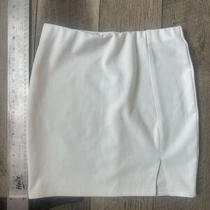 Canton Walker Women's White Mini Skirt with Side Slit - Like New